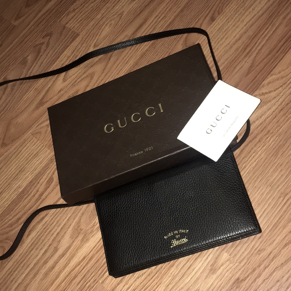 Authentic sling wallet marked - Gucci Firenze 1921